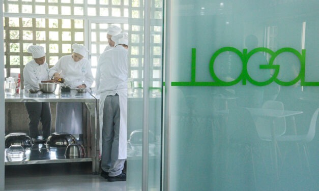 LAGA cumplió un año y ya tiene su primera promoción de 12 cocineros