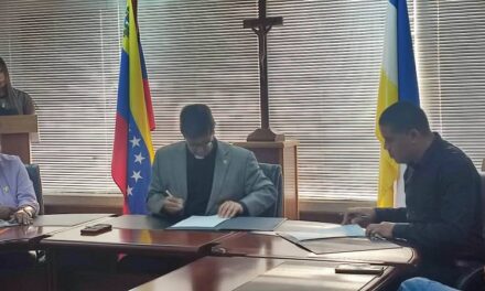 La UCAB y el Centro Gumilla sellaron alianza para difundir reflexiones sobre el país