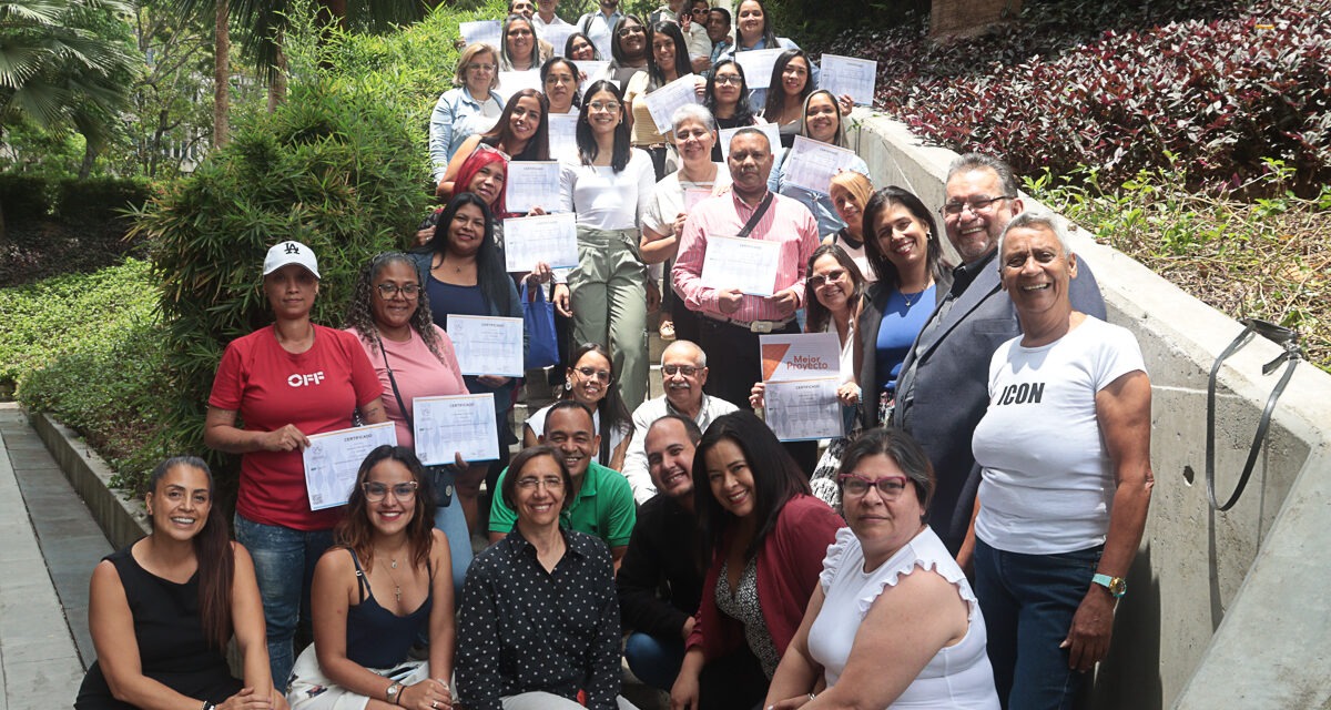 Habitantes de Catuche fueron certificados como emprendedores por la universidad