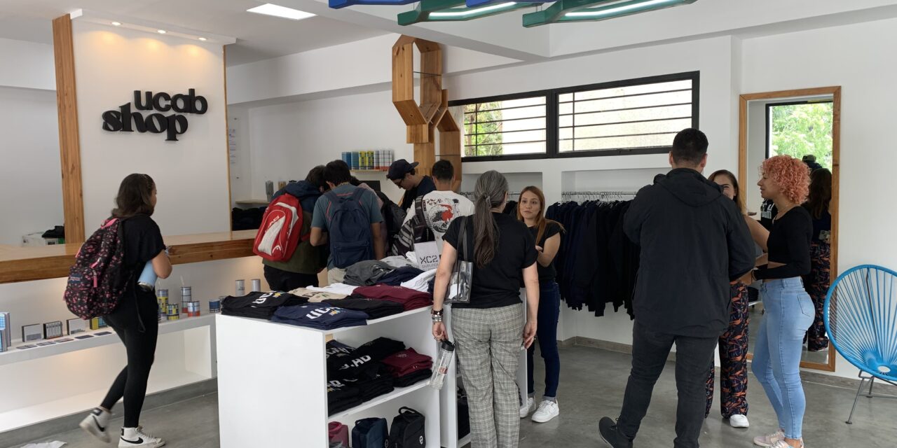 Inaugurada UCAB Shop: más que una tienda, un símbolo de pertenencia