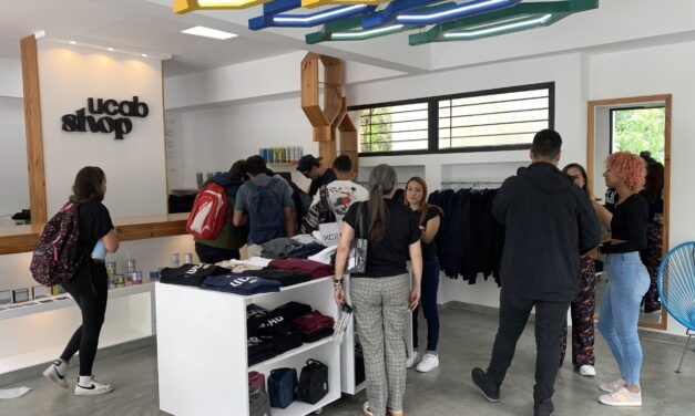 Inaugurada UCAB Shop: más que una tienda, un símbolo de pertenencia