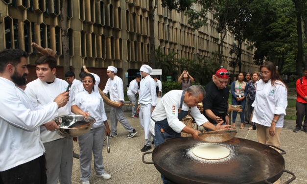 Ucabistas hicieron casabe tradicional junto al chef Nelson Méndez y LAGA
