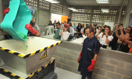 Más de 100 kilos de plástico al mes transformará y reutilizará la UCAB en su nueva aula de reciclaje