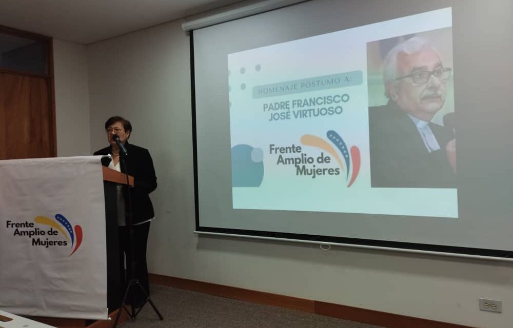 Frente Amplio de Mujeres reconoció trayectoria y labor del padre Francisco José Virtuoso, S.J.