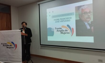 Frente Amplio de Mujeres reconoció trayectoria y labor del padre Francisco José Virtuoso, S.J.