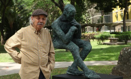 «El Pensador» de Jacobo Borges engalana los jardines de la UCAB