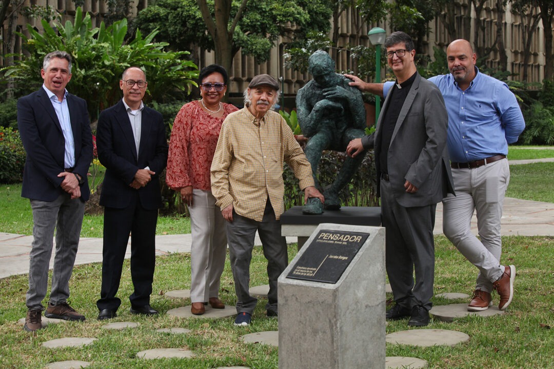 Jacob Borges Rutherford «El Pensador» de Jacobo Borges engalana los jardines de la UCAB ...