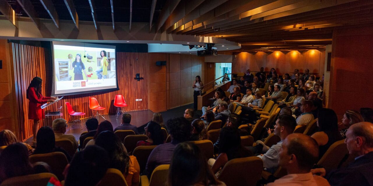 Futuros ingenieros UCAB aprendieron con McDonald’s sobre inocuidad alimentaria en procesos industriales