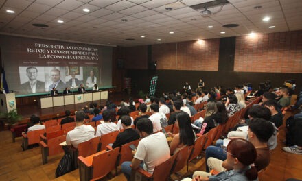 Perspectivas económicas de 2025 discutieron especialistas en la UCAB