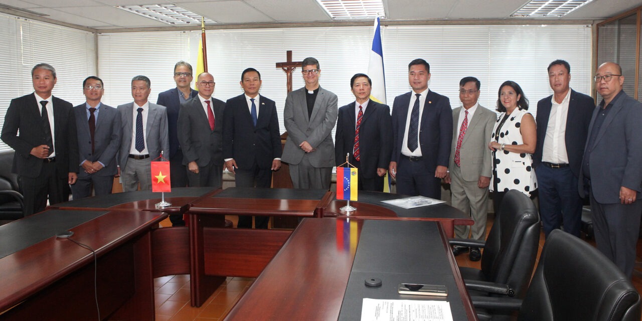 UCAB firma convenio de cooperación con universidad vietnamita