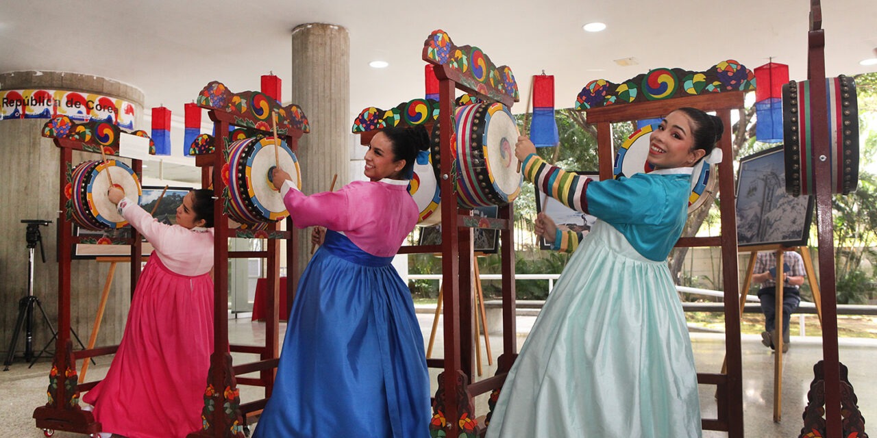 La cultura surcoreana toma los espacios de la UCAB durante una semana