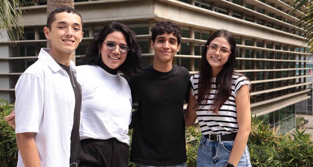 Ucabistas ganaron concurso de mediación y arbitraje con asistente legal basado en IA