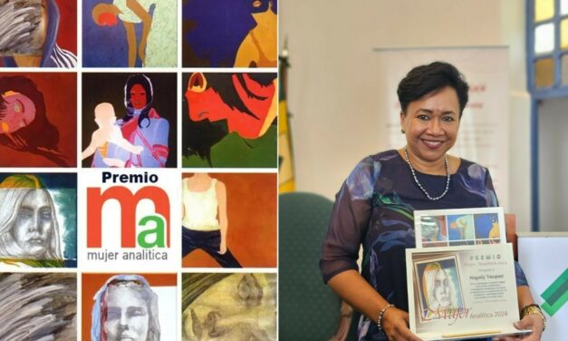 Magaly Vásquez recibió el Premio Mujer Analítica 2024 por su trabajo en favor de la igualdad de género