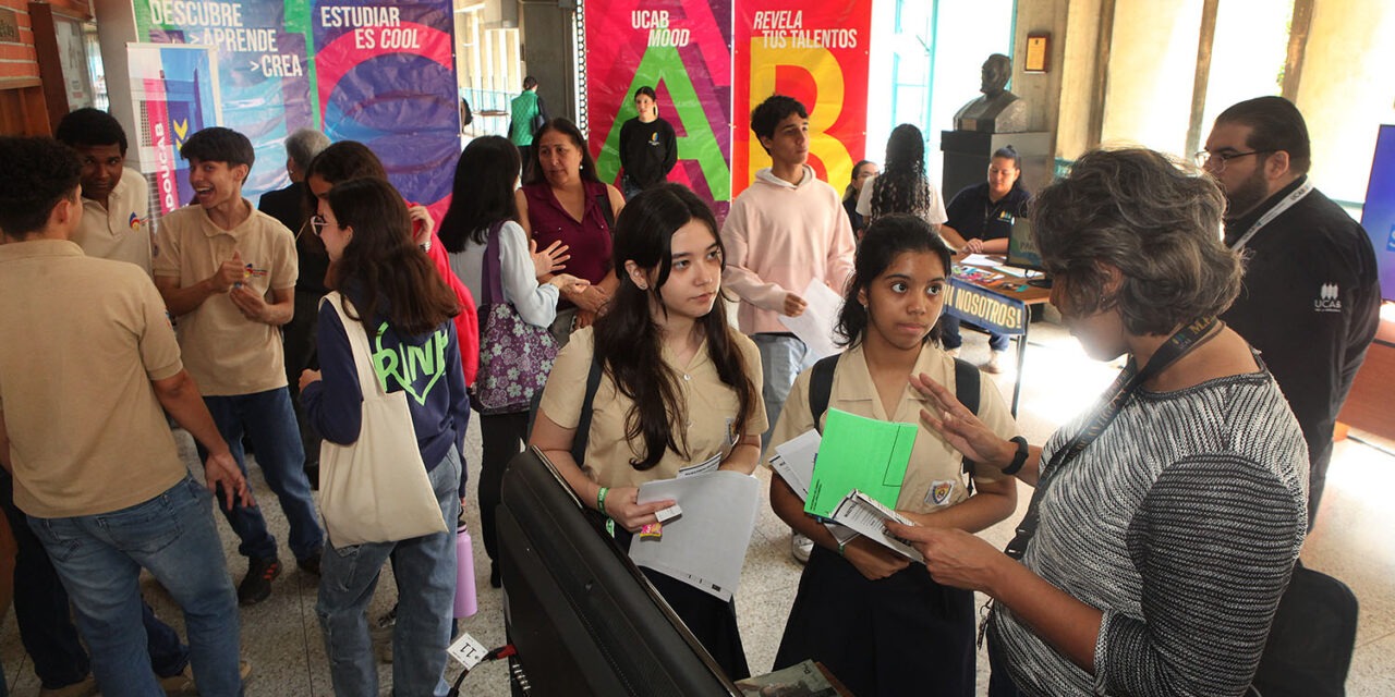 Más de 1.600 estudiantes de bachillerato participaron en las Ferias de Carreras UCAB de 2024