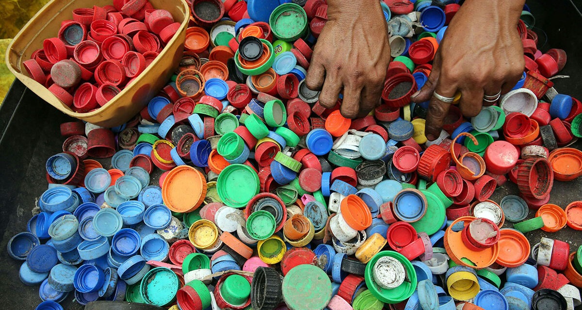 La UCAB se propone recolectar más de 90 mil tapas plásticas para crear tres murales en su aula de reciclaje