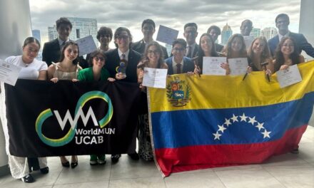 La UCAB fue galardonada como «Delegación Grande Sobresaliente» en el Harvard WorldMUN 2025