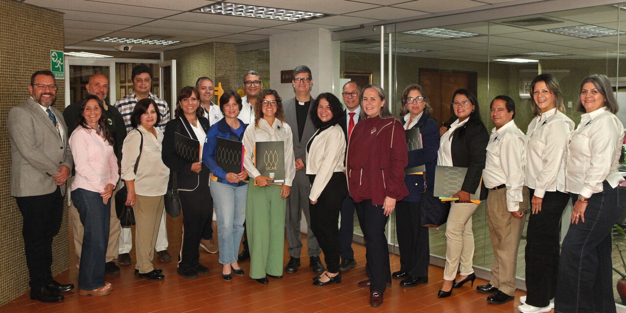 10 colegios de Caracas, Miranda y Carabobo firmaron con la UCAB convenio por la excelencia educativa