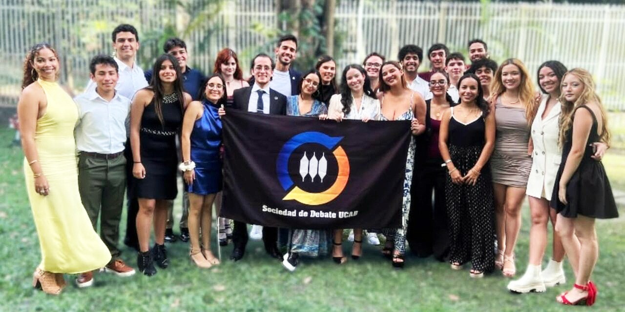 Sociedad de Debate UCAB sobresalió en la Copa Andrés Bello 2025