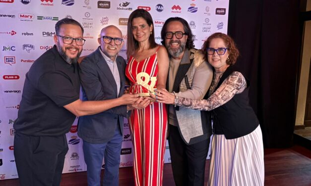 La UCAB recibe el galardón de Mejor Campaña del Año en los XXV Premios P&M