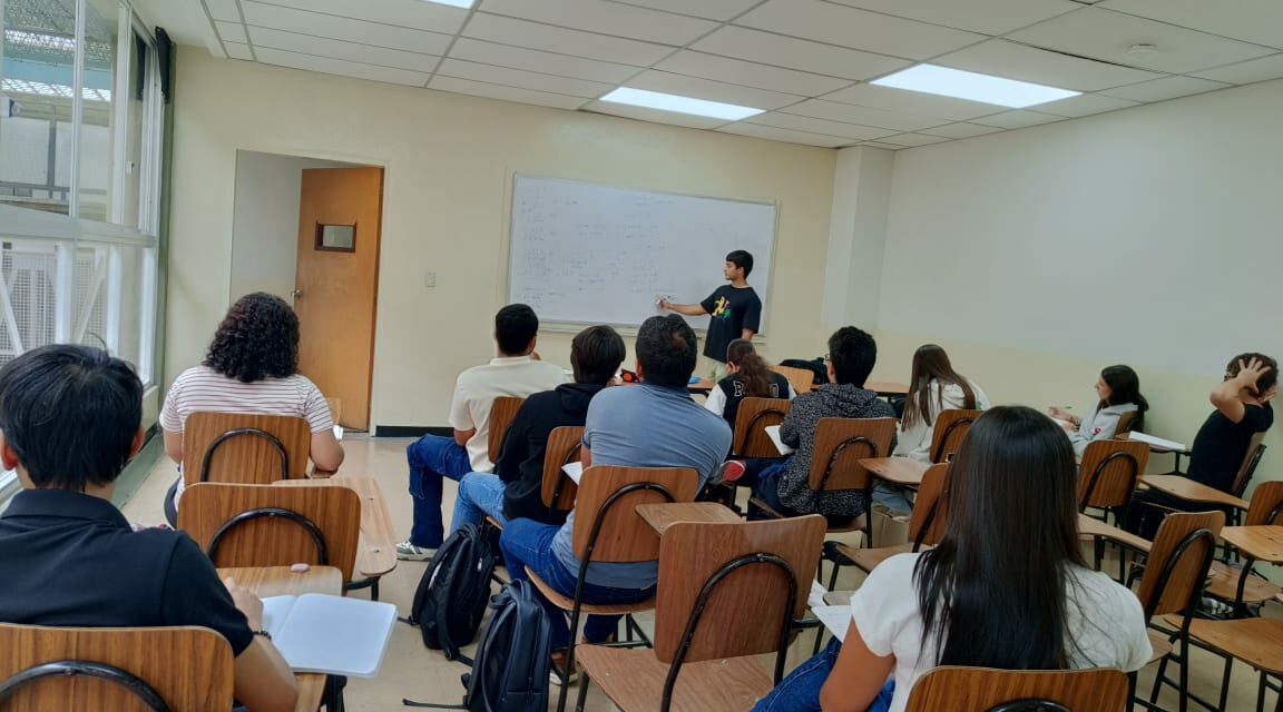 Programa «Estudiante tutor»: aprendizaje entre pares para mejorar el rendimiento académico